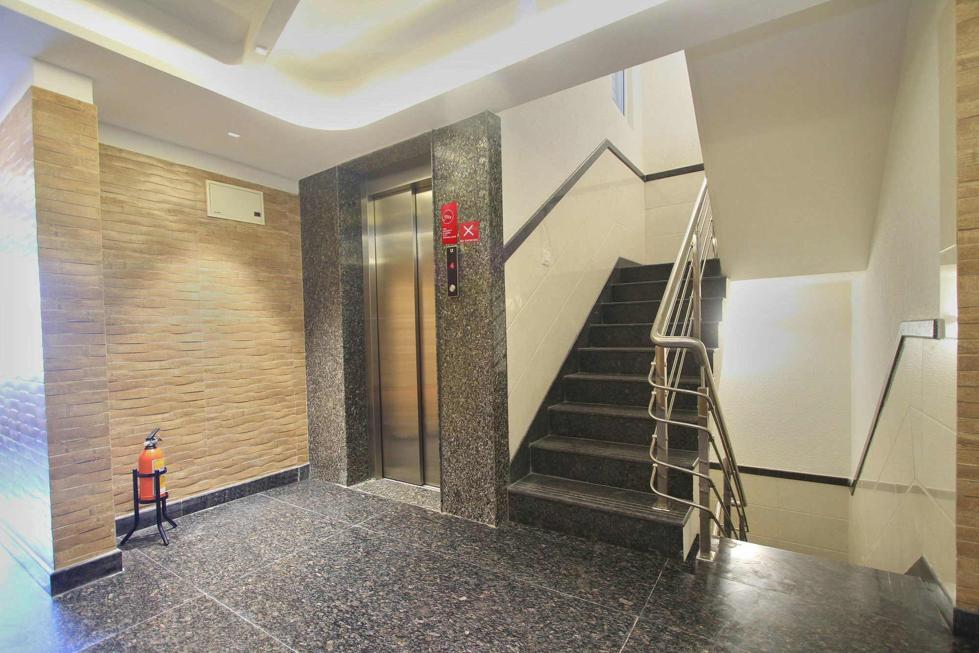 Hotel O Golden Inn Near Cubbon Park Bangalore Luaran gambar